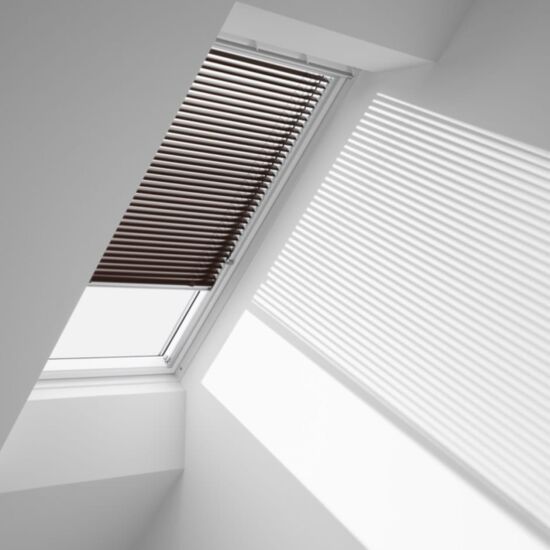 Горизонтальные жалюзи на мансардные окна